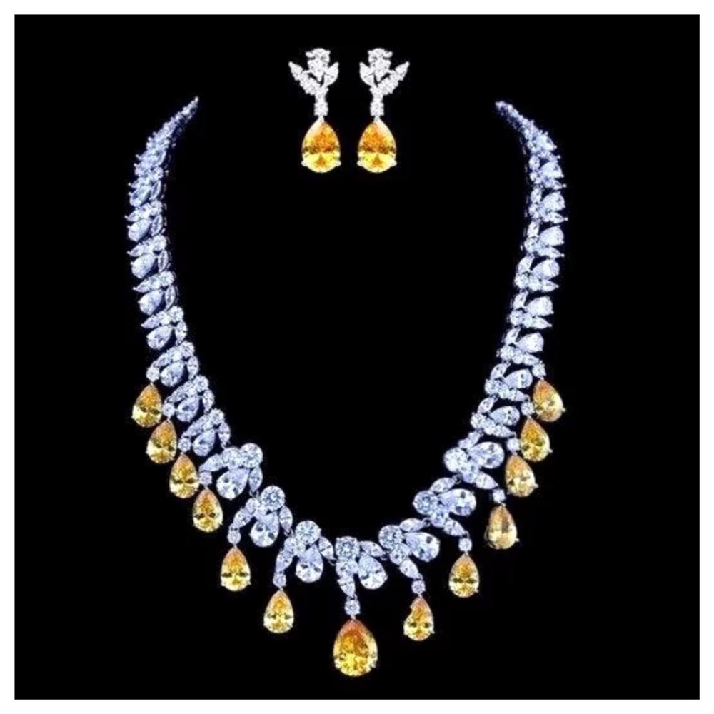 Swarovski Crystals Wehilani Elegant Necklace - Picture 1 of 8